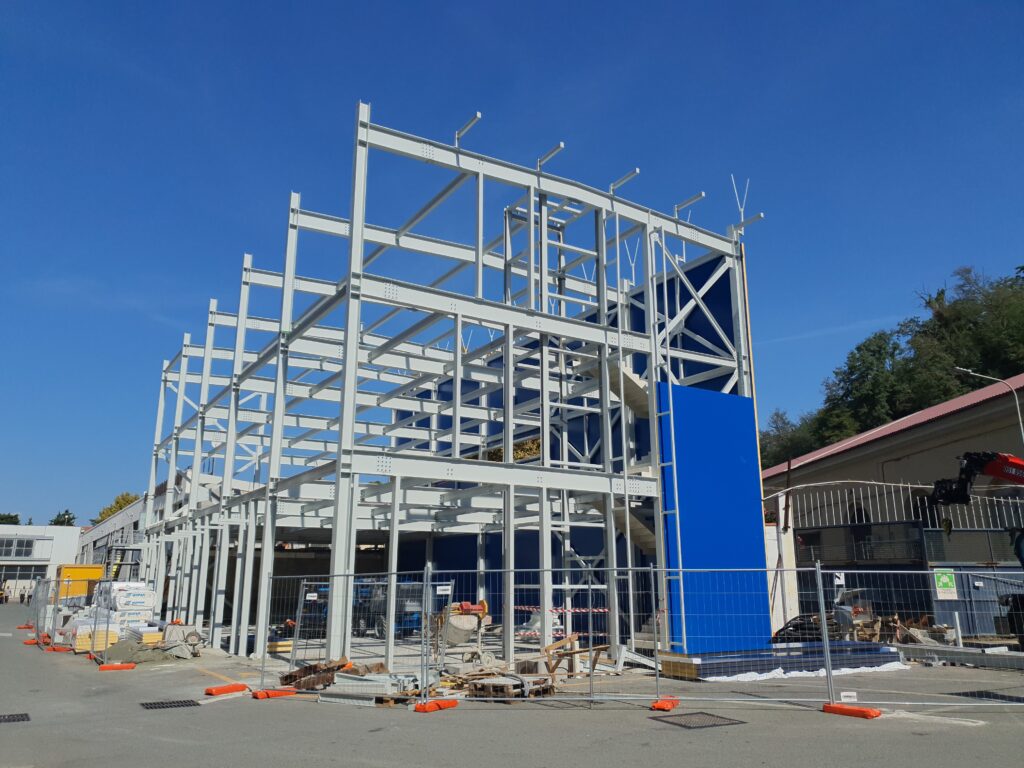 Nuovo edificio adibito a mensa